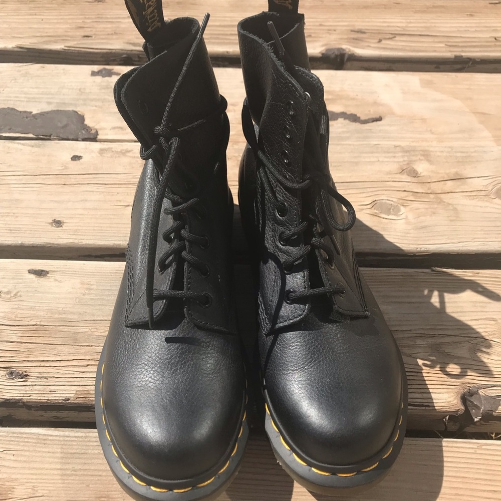 New DR.MARTENS